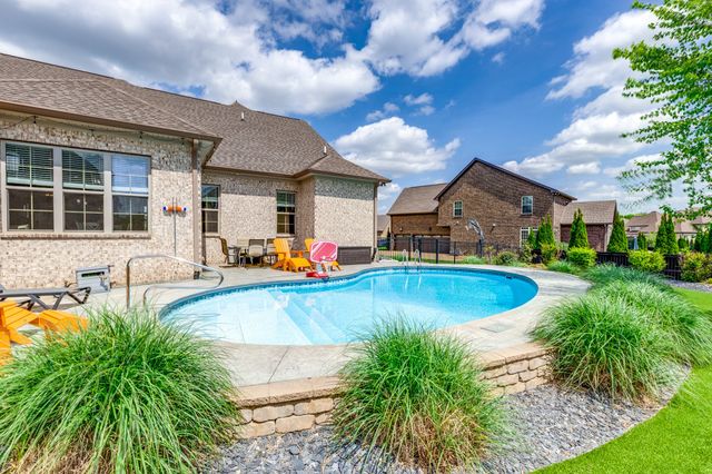 5007 Brill Ln, Spring Hill, TN 37174