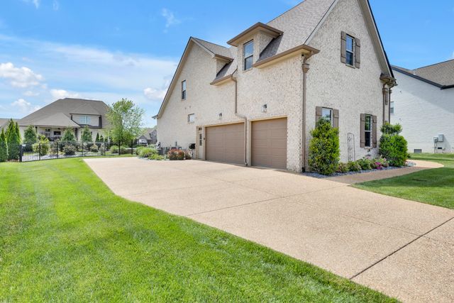 5007 Brill Ln, Spring Hill, TN 37174