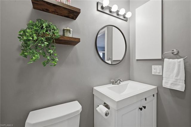 8071 Country RD # 204, Fort Myers, FL 33919