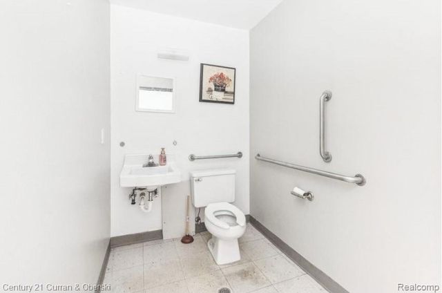 18708 Eureka, Southgate, MI 48195