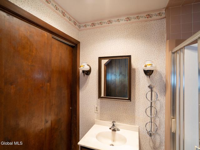 25 Fuller Terrace, Colonie, NY 12205