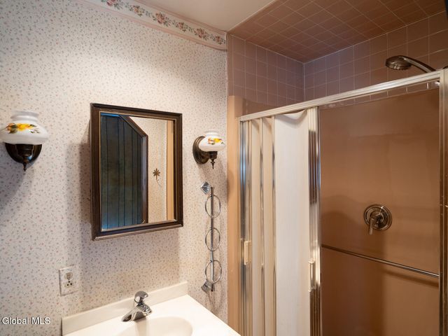 25 Fuller Terrace, Colonie, NY 12205