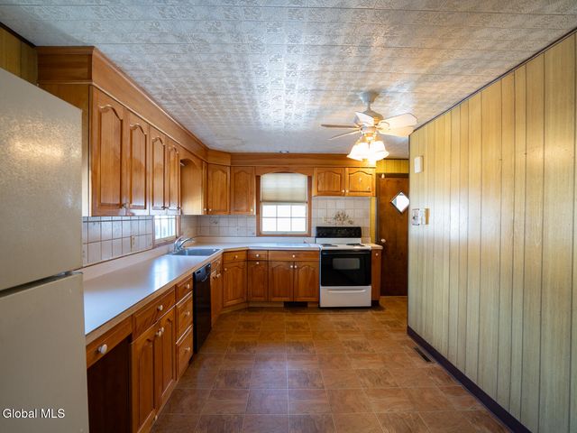 25 Fuller Terrace, Colonie, NY 12205