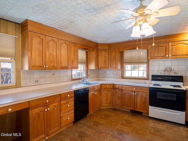 25 Fuller Terrace, Colonie, NY 12205