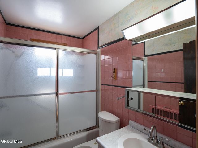 25 Fuller Terrace, Colonie, NY 12205