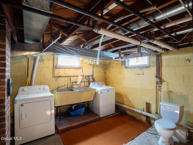 25 Fuller Terrace, Colonie, NY 12205