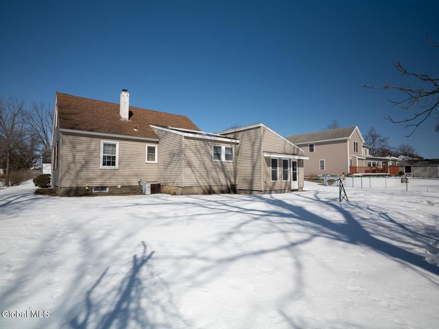 25 Fuller Terrace, Colonie, NY 12205