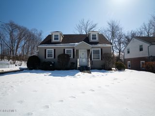 25 Fuller Terrace, Colonie, NY 12205