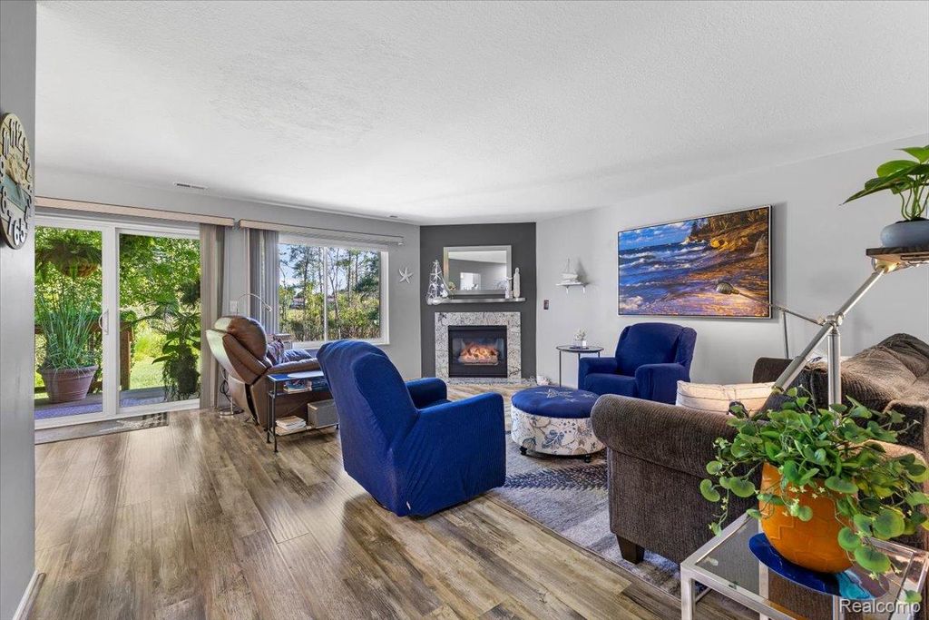 4884 Ashley Lane, Waterford Charter Township, MI 48329