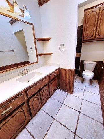 10413 Glascow Drive, Yukon, OK 73099