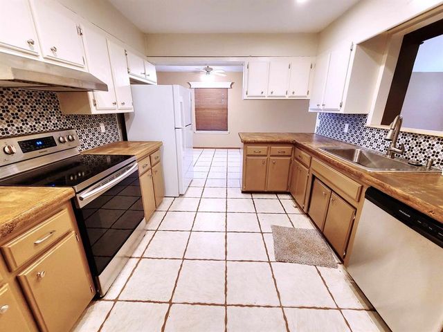 10413 Glascow Drive, Yukon, OK 73099