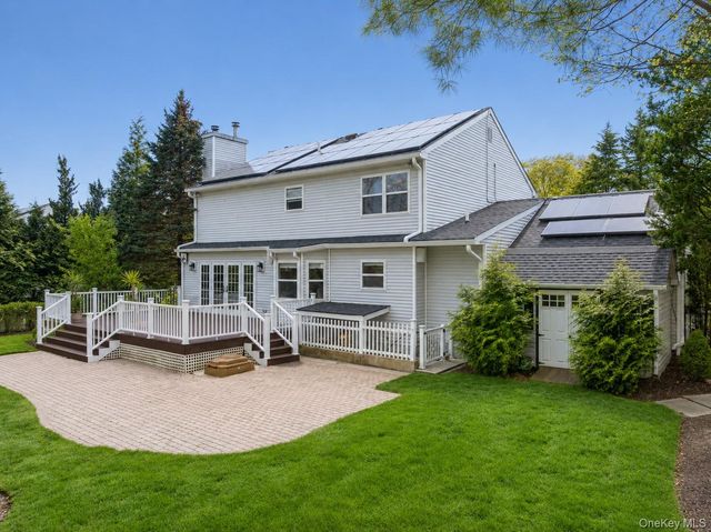 19 Hamilton Place, Lake Grove, NY 11755