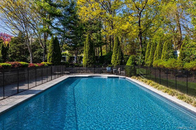 19 Hamilton Place, Lake Grove, NY 11755
