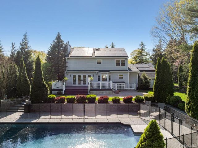 19 Hamilton Place, Lake Grove, NY 11755
