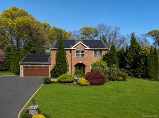 19 Hamilton Place, Lake Grove, NY 11755