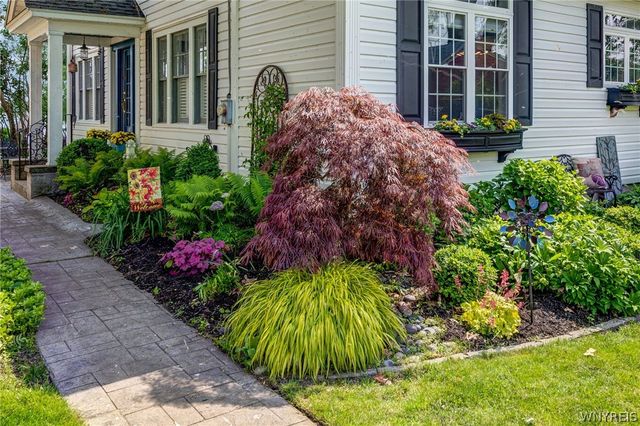 8431 West Rivershore Drive, Niagara Falls, NY 14304