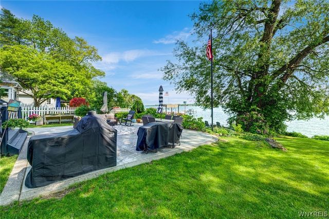 8431 West Rivershore Drive, Niagara Falls, NY 14304