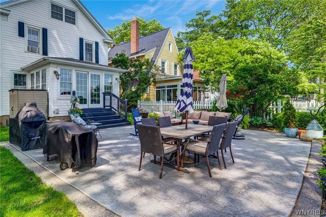 8431 West Rivershore Drive, Niagara Falls, NY 14304