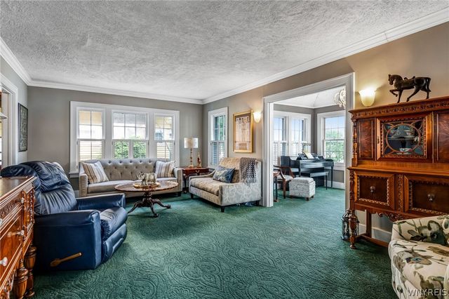 8431 West Rivershore Drive, Niagara Falls, NY 14304