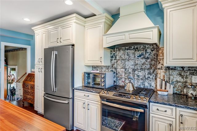 8431 West Rivershore Drive, Niagara Falls, NY 14304