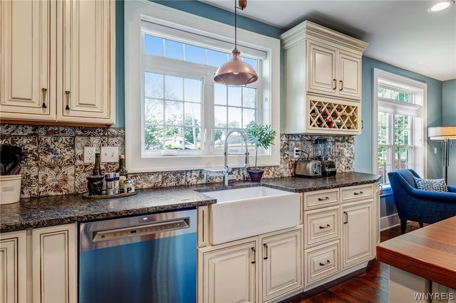 8431 West Rivershore Drive, Niagara Falls, NY 14304