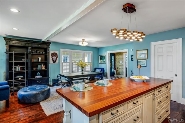8431 West Rivershore Drive, Niagara Falls, NY 14304