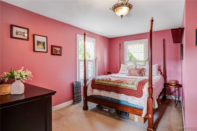 8431 West Rivershore Drive, Niagara Falls, NY 14304