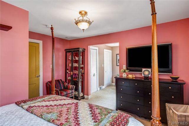 8431 West Rivershore Drive, Niagara Falls, NY 14304