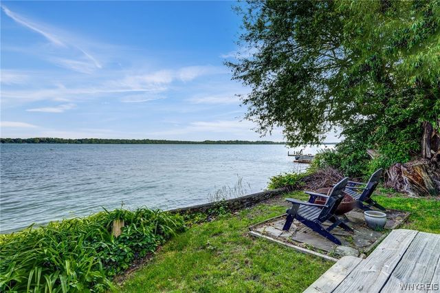 8431 West Rivershore Drive, Niagara Falls, NY 14304