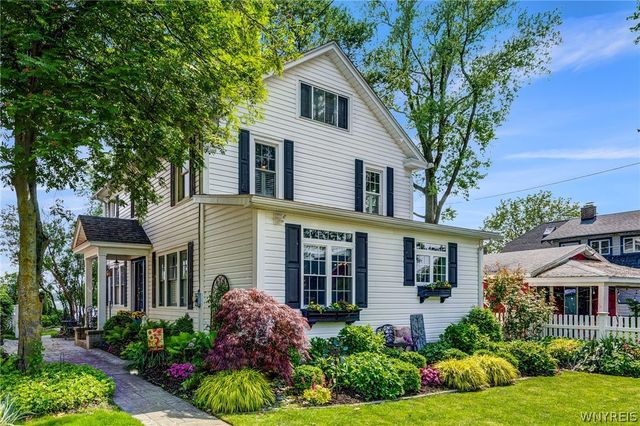 8431 West Rivershore Drive, Niagara Falls, NY 14304