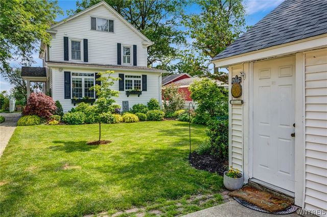 8431 West Rivershore Drive, Niagara Falls, NY 14304