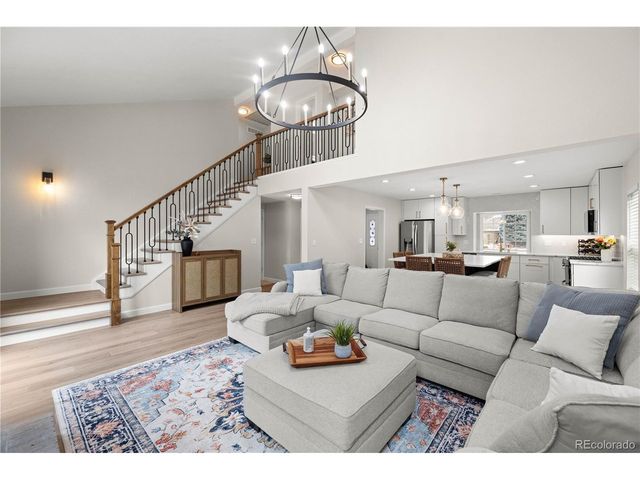 6060 E Hinsdale Ct, Centennial, CO 80112