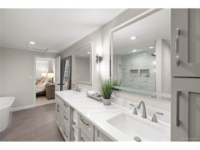 6060 E Hinsdale Ct, Centennial, CO 80112