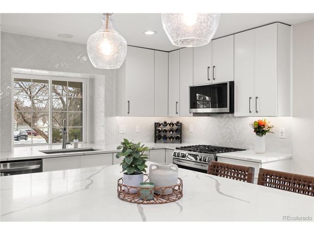 6060 E Hinsdale Ct, Centennial, CO 80112