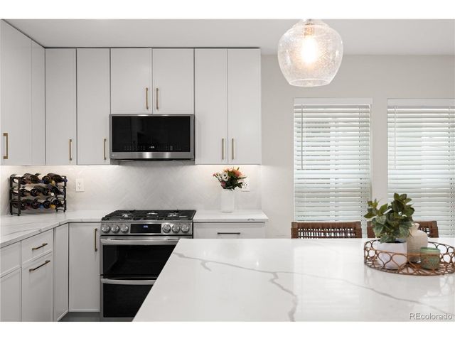 6060 E Hinsdale Ct, Centennial, CO 80112