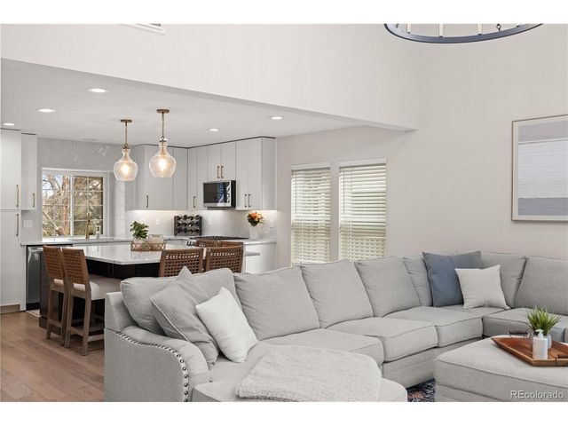 6060 E Hinsdale Ct, Centennial, CO 80112