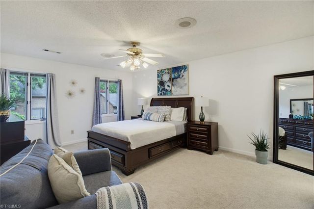 215 Barrington Place, Winston-salem, NC 27104