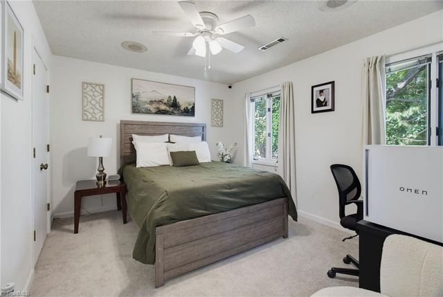 215 Barrington Place, Winston-salem, NC 27104