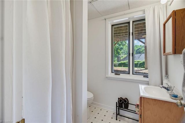 215 Barrington Place, Winston-salem, NC 27104