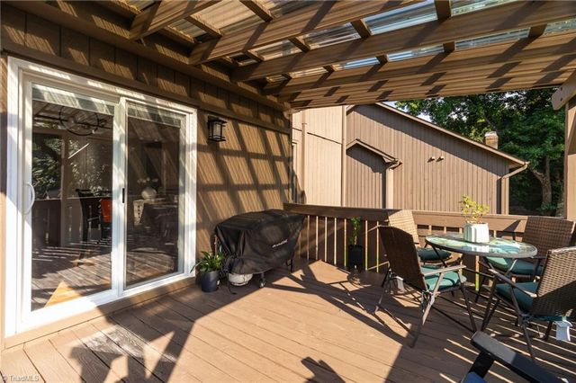 215 Barrington Place, Winston-salem, NC 27104