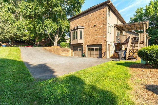 215 Barrington Place, Winston-salem, NC 27104