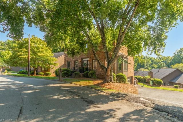215 Barrington Place, Winston-salem, NC 27104