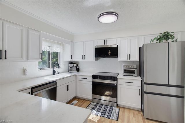 215 Barrington Place, Winston-salem, NC 27104