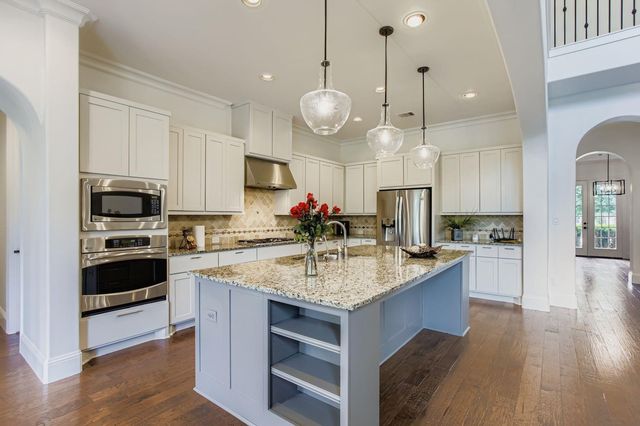 6 Freestone Stream Place, Spring, TX 77389