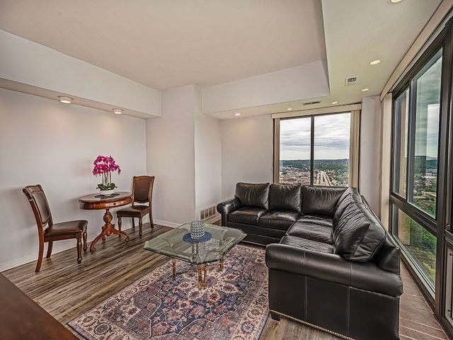 1700 Grandview AVENUE 202, Mt Washington, PA 15211