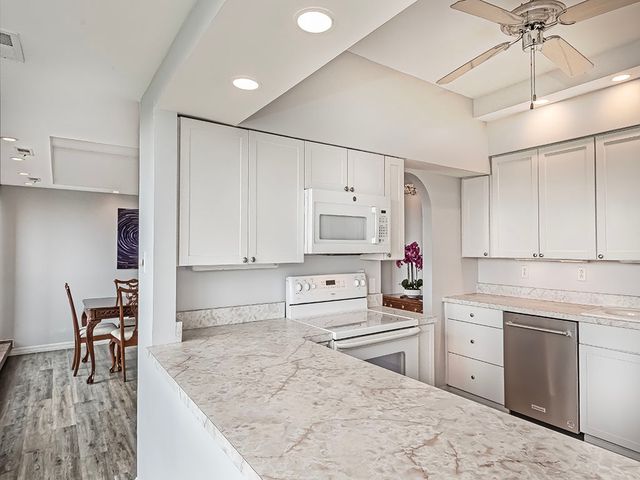 1700 Grandview AVENUE 202, Mt Washington, PA 15211