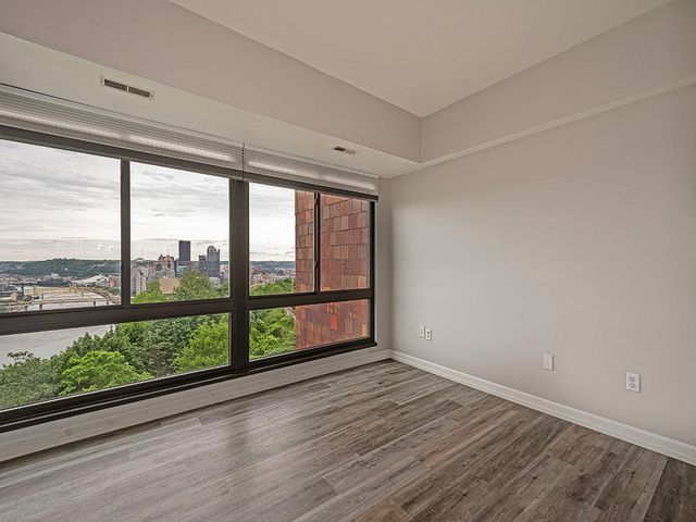 1700 Grandview AVENUE 202, Mt Washington, PA 15211