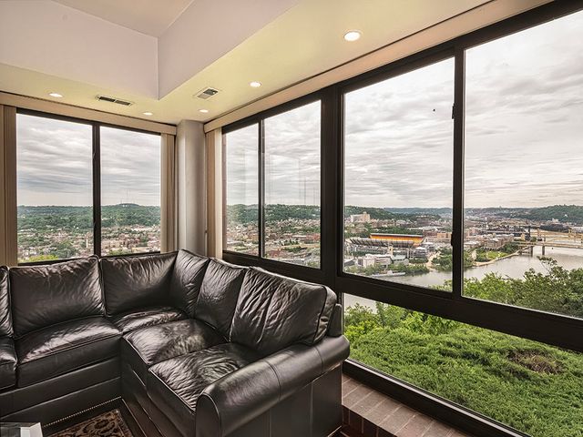 1700 Grandview AVENUE 202, Mt Washington, PA 15211