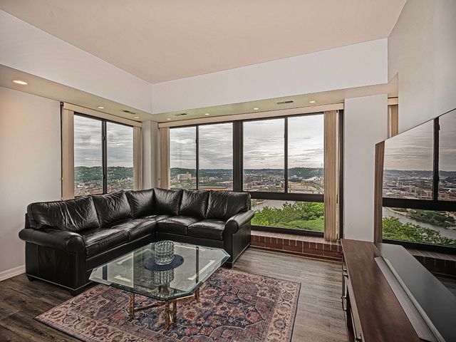 1700 Grandview AVENUE 202, Mt Washington, PA 15211