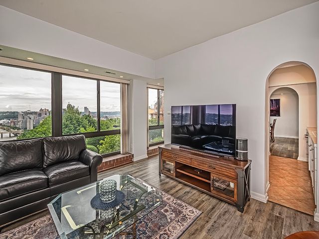 1700 Grandview AVENUE 202, Mt Washington, PA 15211